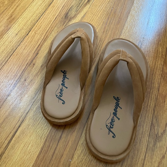 Free People Wonderland Thong Flip Flop. - Picture 4 of 5